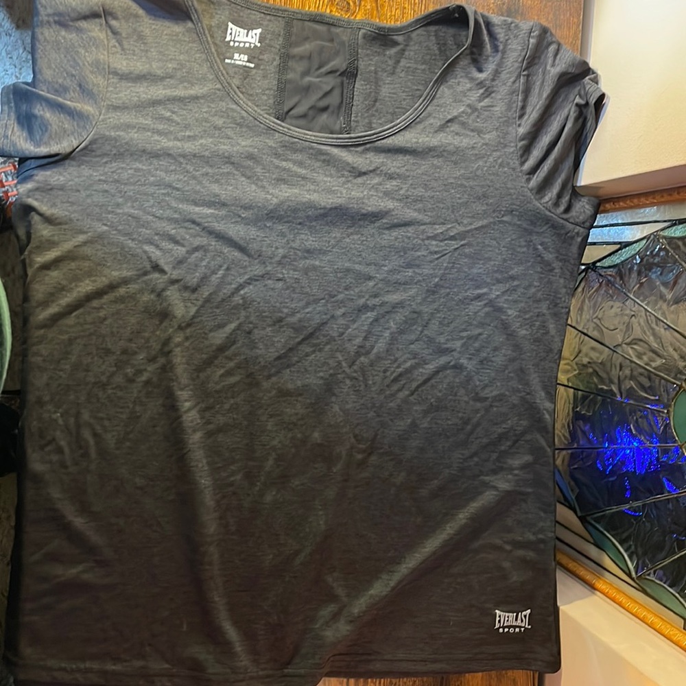 Woman’s workout top Everlast size XL black